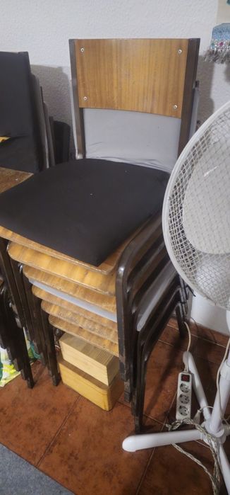 12 Cadeiras Madeira/Metal – Lote Completo 25€