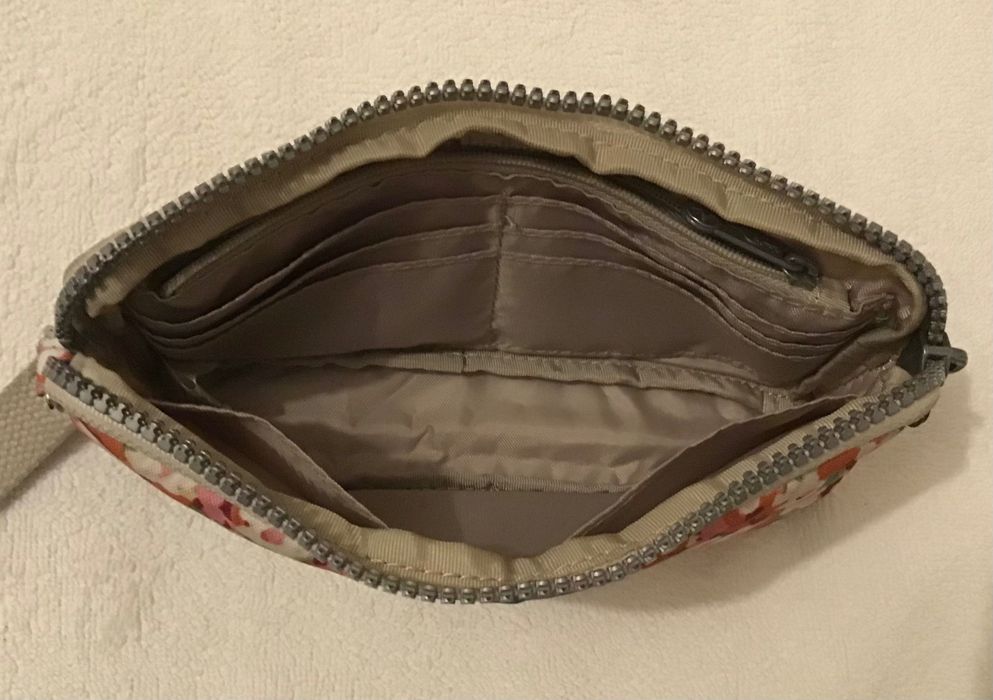 Bolsa estojo marca Kipling