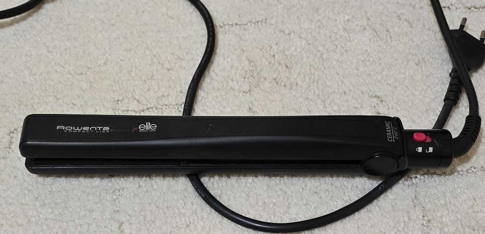Випрямляч для волосся Rowenta Compact Liss із серії for Elite Model Look.