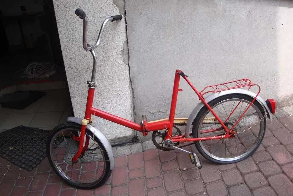 Dwa koła od roweru z PRL-u.