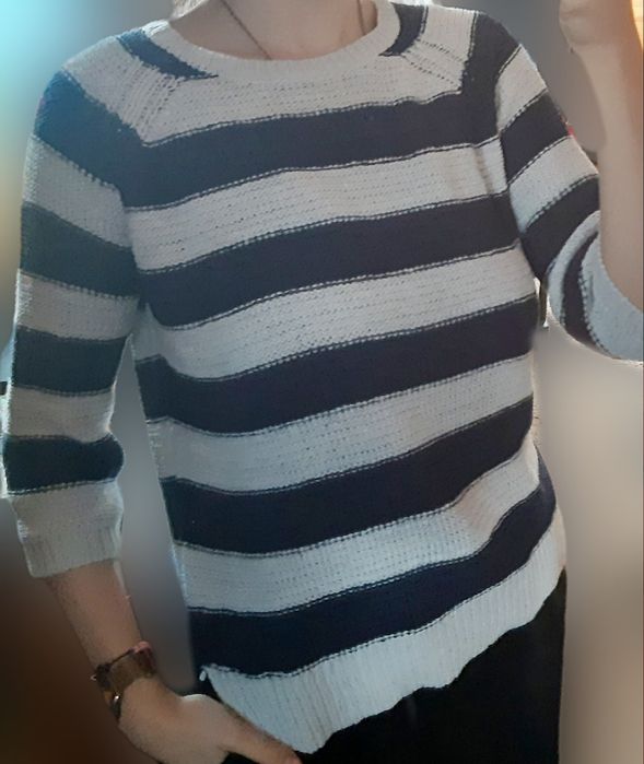 Sweter w paski z rękawem 3/4