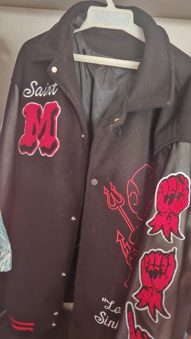 Casaco varsity vermelho