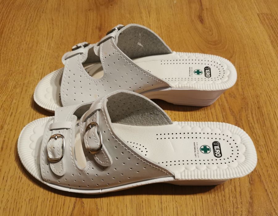 Sprzedam klapki białe nowe