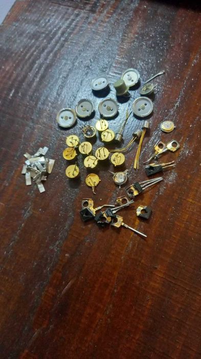 Радіодеталі різні.