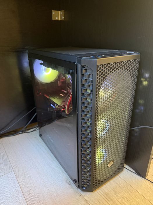 Komputer z monitorem