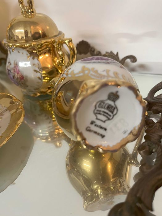 Serviço de café porcelana fina, dourada antiga.