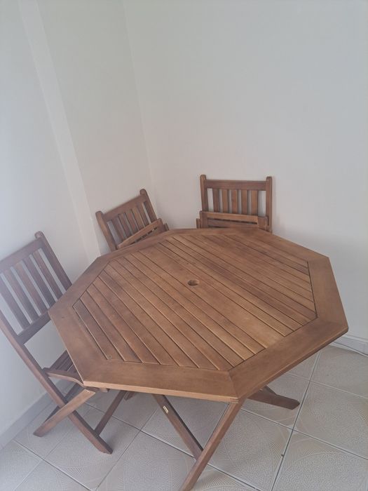 MESA com 4 cadeiras