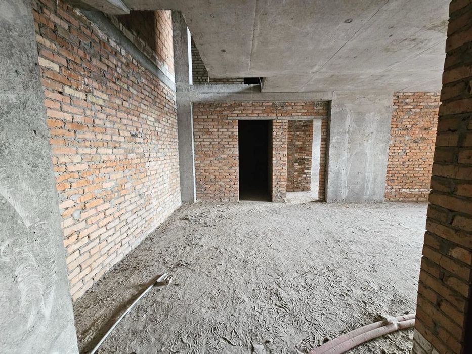 Продажа б/к 5 к.дворівневої кв. 175,5 кв.м. по вул. А.Ахматової, 13-Д