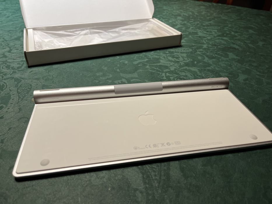Apple keyboard com caixa446683294960209922
