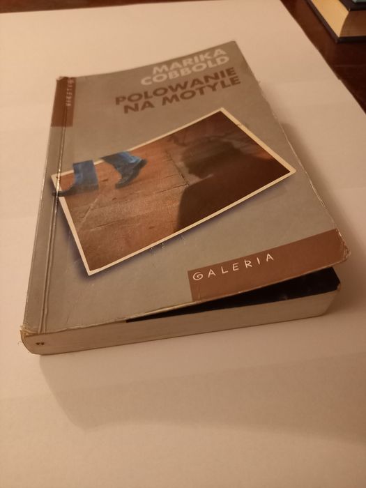 Książka "Polowanie na motyle" Marika Cobbold.