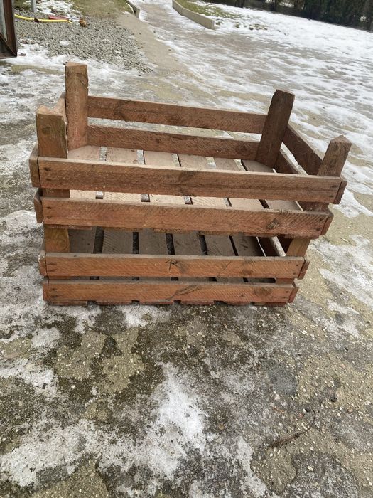 Skrzynka drewniana, sadzeniaki, warzywa. Duża ilość.