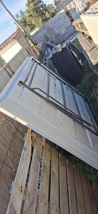 Tampa de fibra para atrelado/reboque com estrutura em ferro para tenda