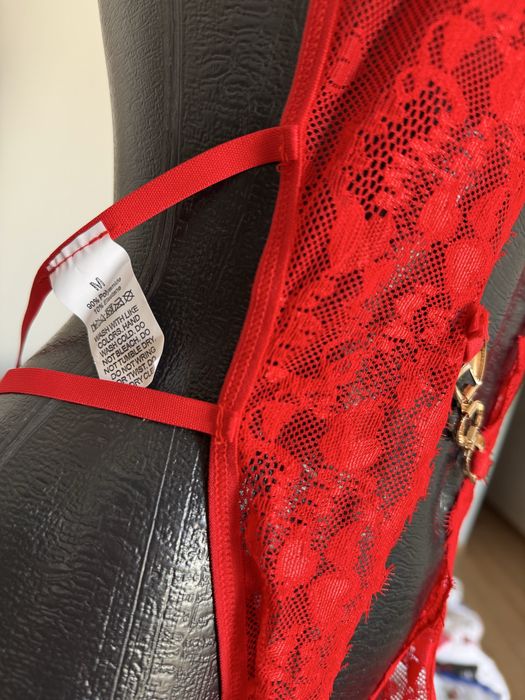 Conjunto renda juncao dourada preto ou vermelho M