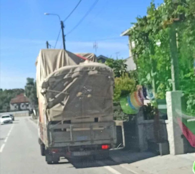 Carreto frete Mercedes muito económicos