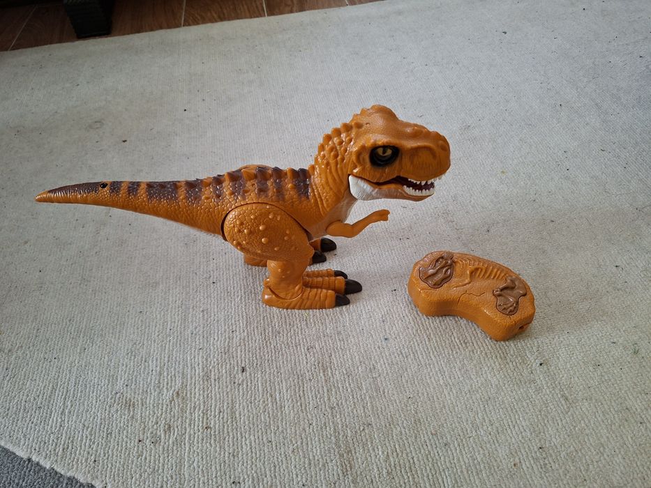 Dinossauro telecomandado