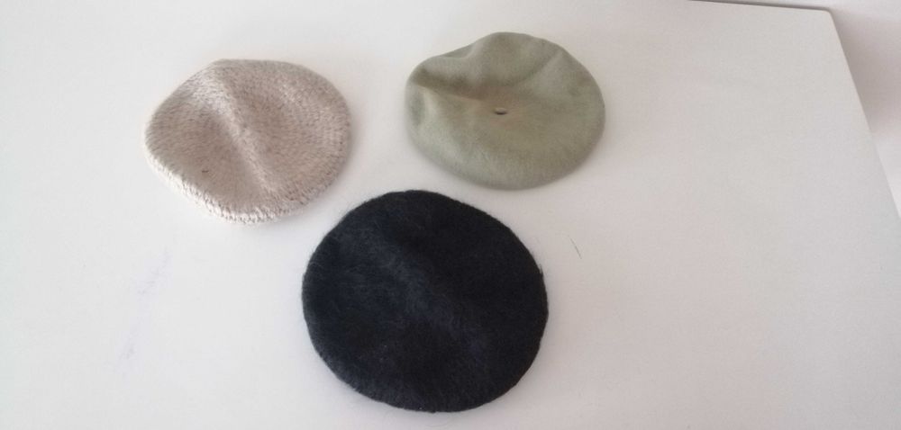 zestaw stare berety damskie beretki beretka beżowe beżowa czarna