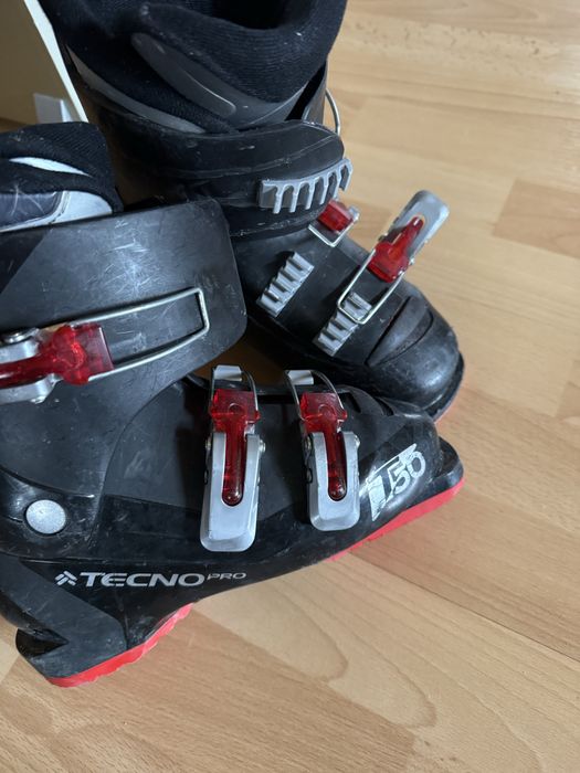 Komplet narty kijki buty i kask