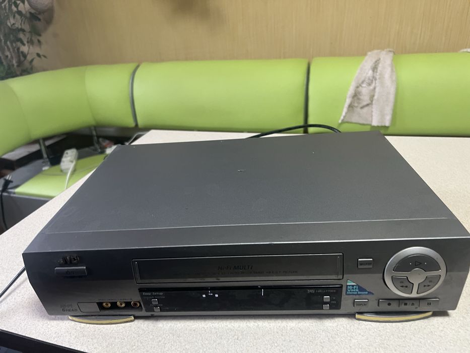 Подам видео магнитофон