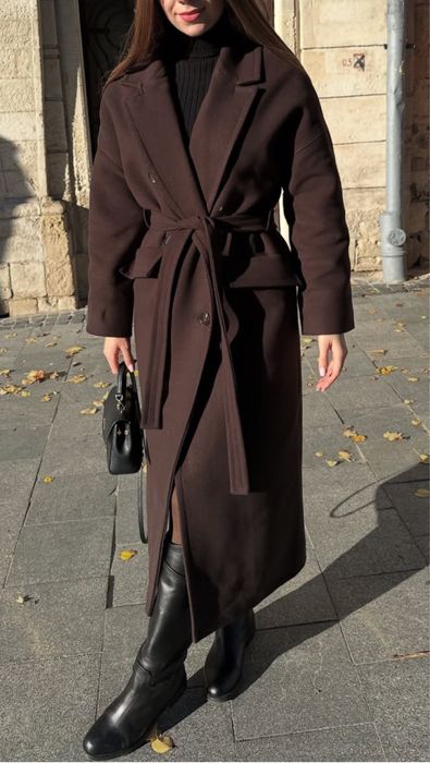Пальто шоколадного кольору