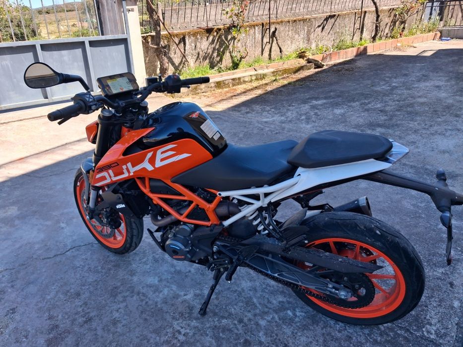 KTM Duke 390 (2019) – 8.100km – 2.500€ (S/ Matrícula) Suíça