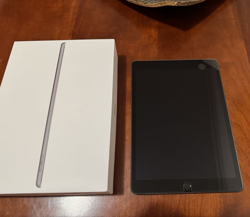 Vendo iPad 9th Gen (Wi-Fi) Space Gray 64GB (Como Novo)