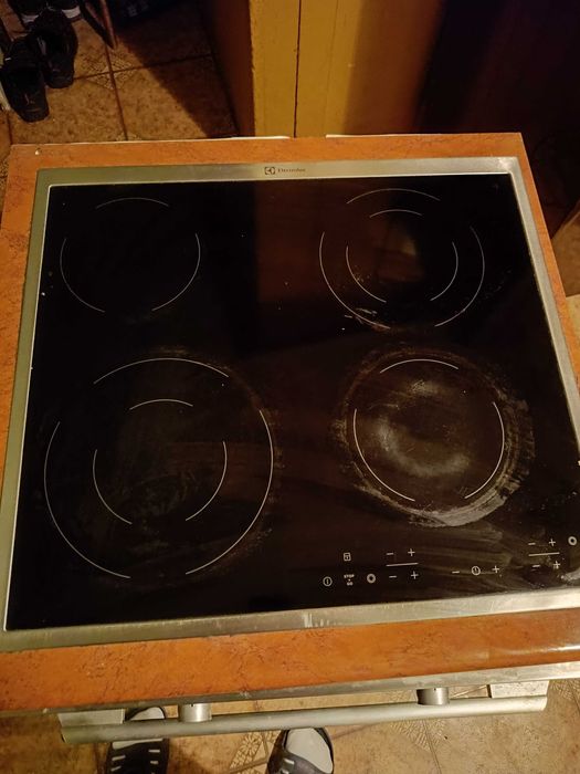 Piekarnik Electrolux z płytą ceramiczną