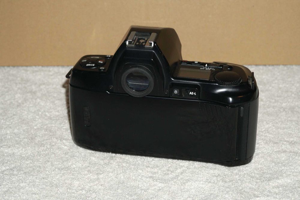Nikon F-801 + AF 28mm f/2.8