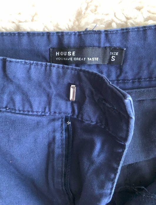 Granatowe, proste spodnie