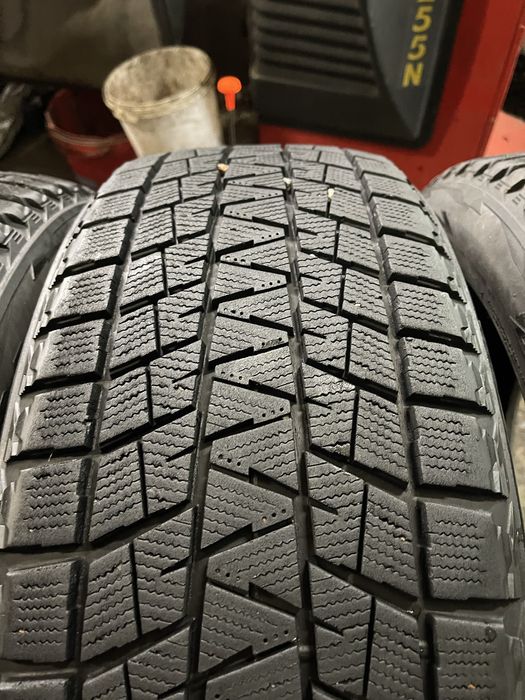 Продам комплект зимових шин 245/50 R20 Bridgestone Blizzak DM-V1