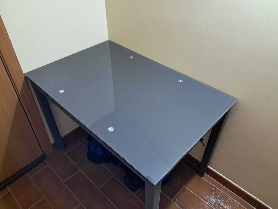 Mesa cinzenta homa