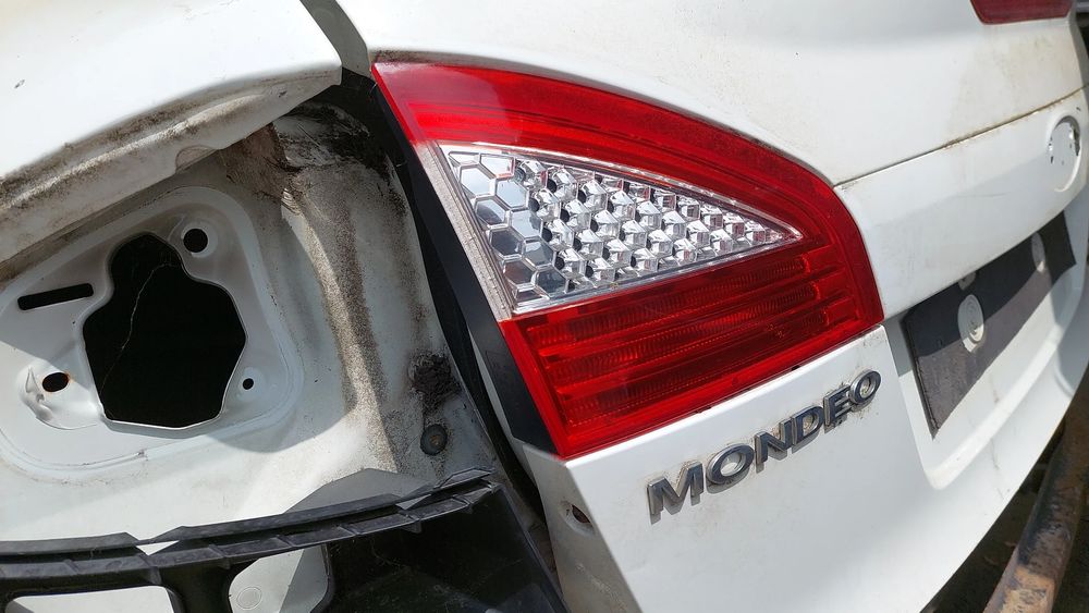 Farolim da mala esquerdo FORD Mondeo IV (BA7)