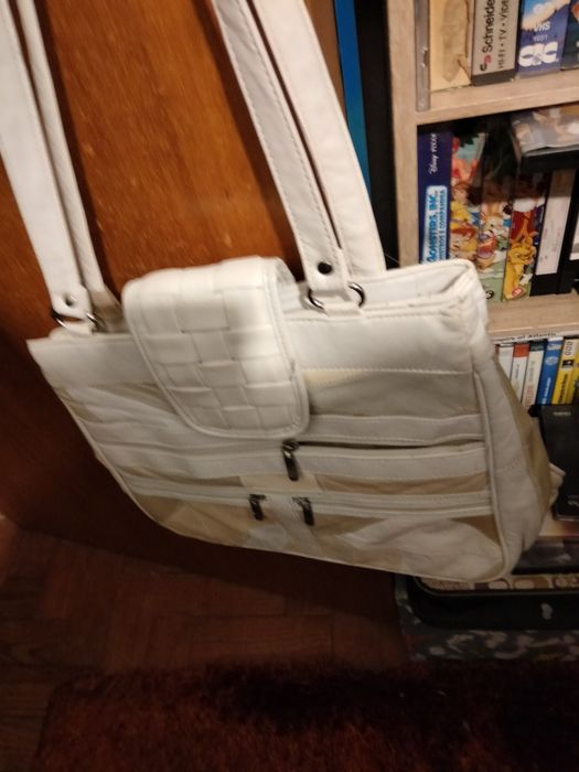 Mala em pele verdadeira.