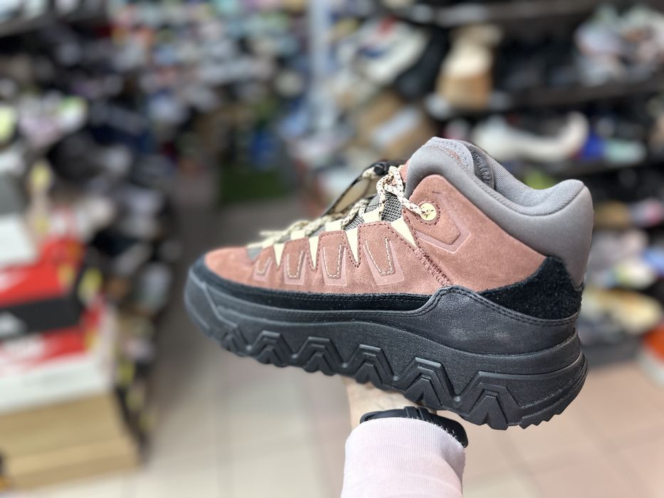 Черевики UGG Captrail Low ( РОЗМІР 40,5 )