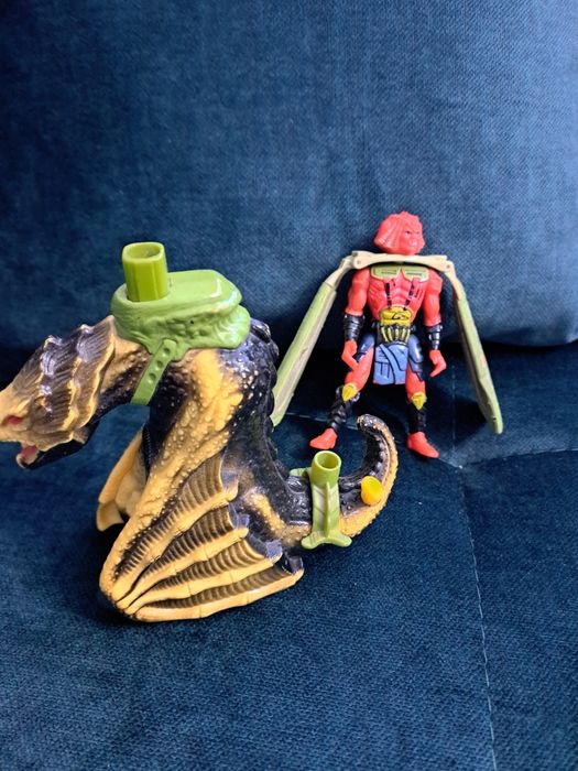 Figurka Action Falcon/Galoob Red Dread Wing 5 z 1995r.