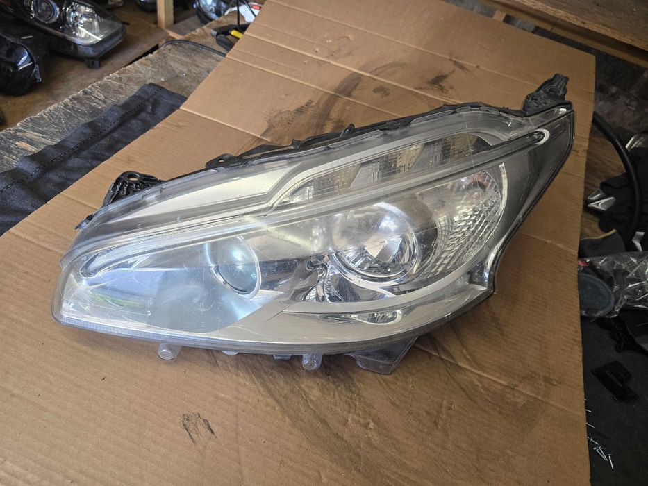 lampa przód Peugeot 208 I led