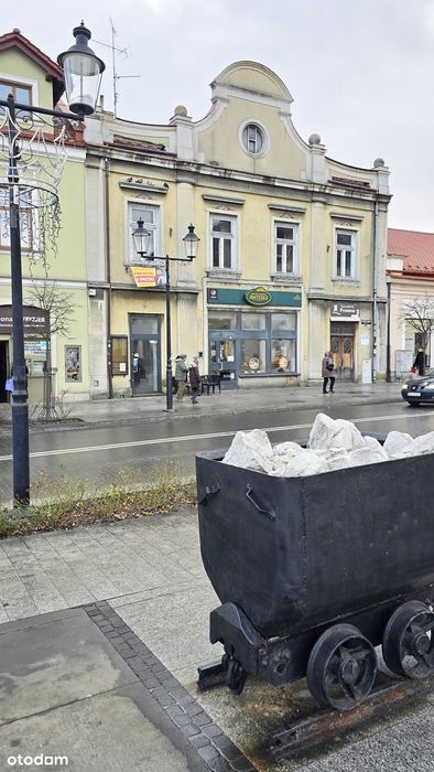 Kamienica mieszkalna w Rynku z lokalami usługowymi ogrodem parkingiem