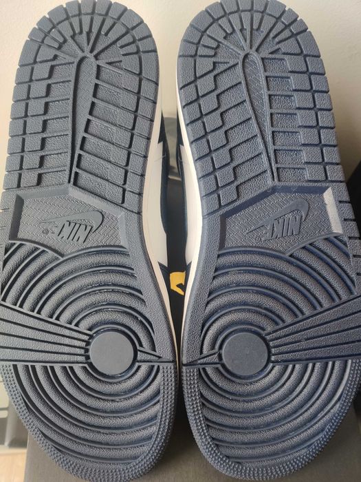 Jordan 1 Mid White Metallic Gold Obsidian