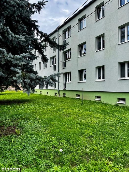 Na sprzedaż zadbane mieszkanie z garażem!