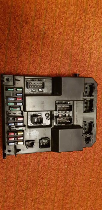 Блок предохранителей Peugeot 307 2001-2008 год 9651196880А