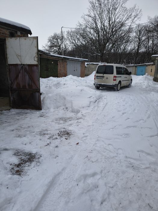 Продам гараж в районі ГПТУ.