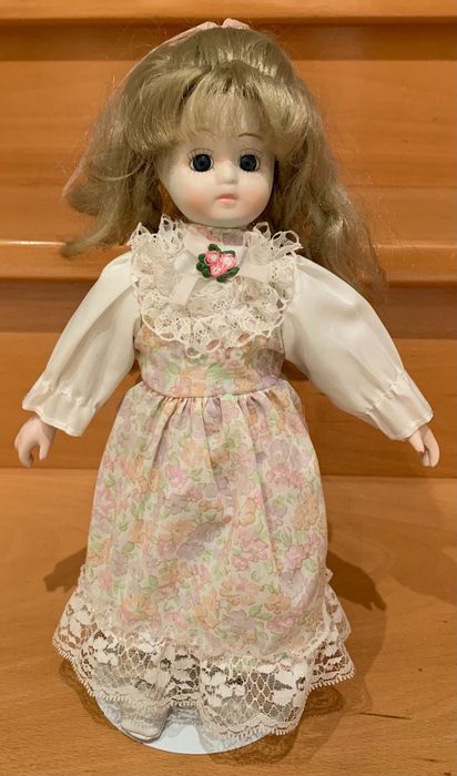 Conjunto de 10 bonecas de porcelana
