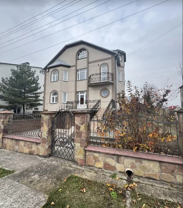 Продаж 2 поверхового будинку в Підгородньому