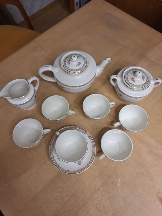 Serviço de chá da Fábrica de Loiças de Sacavém