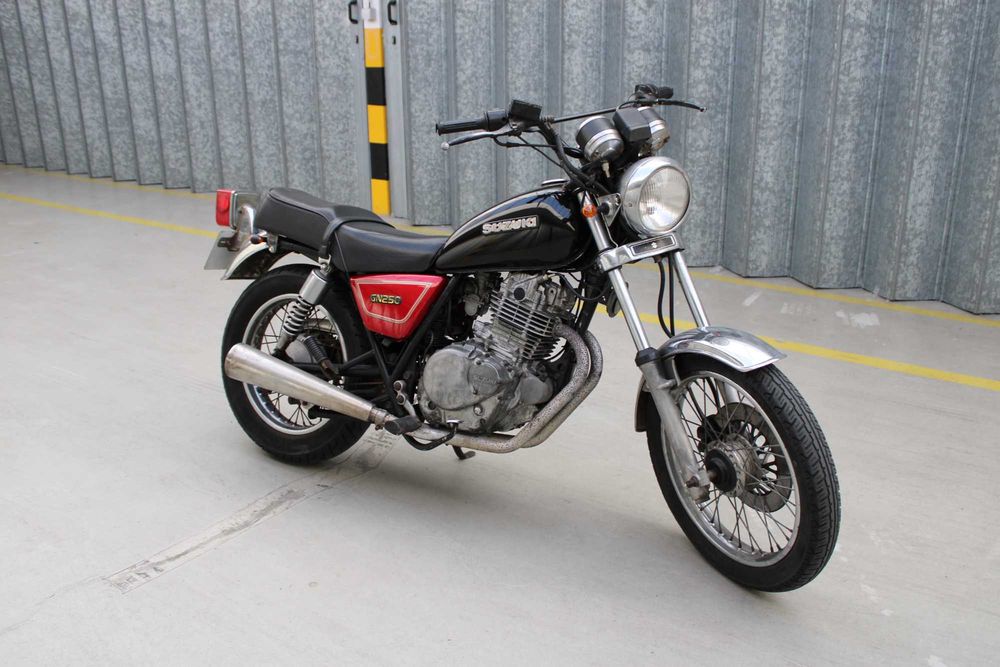 Suzuki GN 250 isenta de IUC