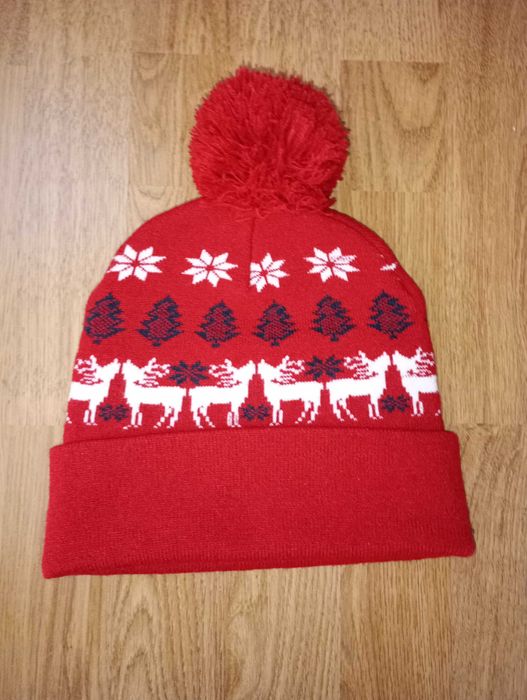 czapka czerwona wzorek świąteczny