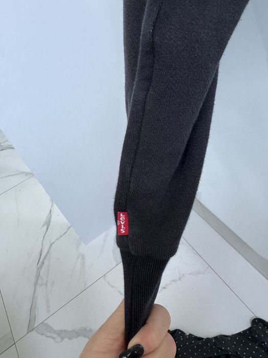 Bluza levis z kapturem