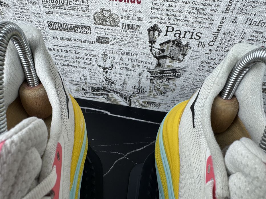 Оригінал Розмір 38 Кросівки Hoka One One Skyward X Взуття