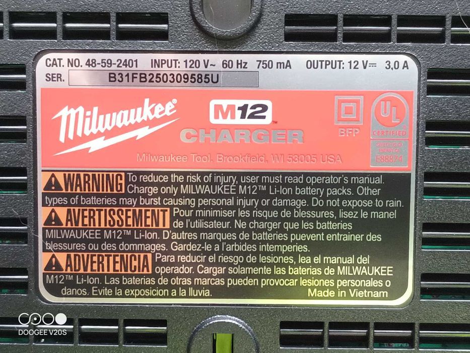 Розпродаж! Зарядні пристрої Milwaukee 48-59-2401 m12