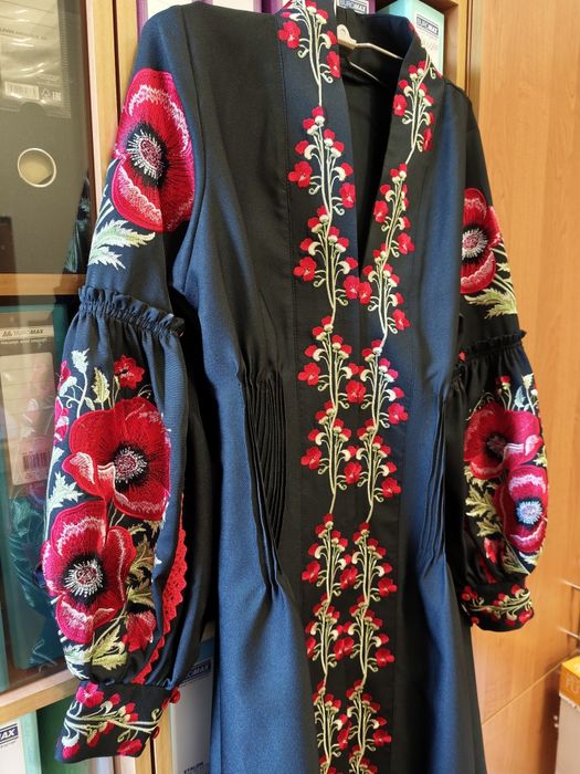 Продам вишукану сукню-вишиванку