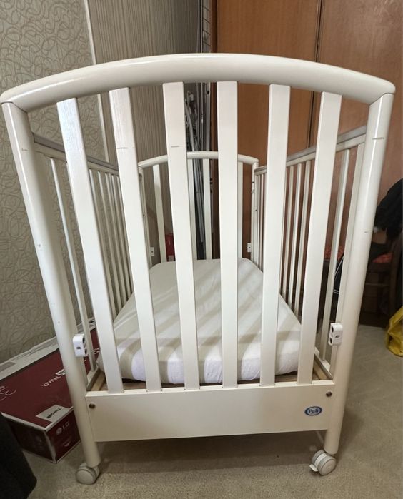 Манеж, ліжко дитяче. Терміново.